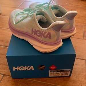Hoka Clifton 9 with box